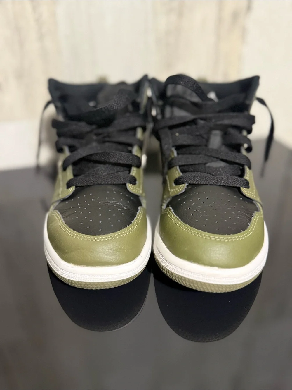 Nike Air Jordan 1 Mid Medium Olive Black White Youth Size 1Y DQ8424-092